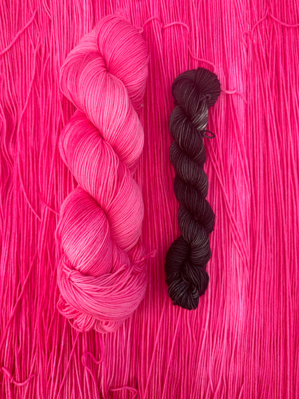 Merino 4ply - Treat a Tradie Sock Bunble - Pink/Black