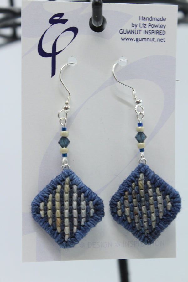 Earrings - Needlepoint  - Wolf + Deepess (J2317)