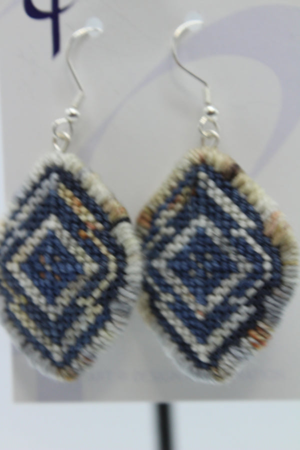 Earrings - Needlepoint  - Wolf + Deepess (J2312)