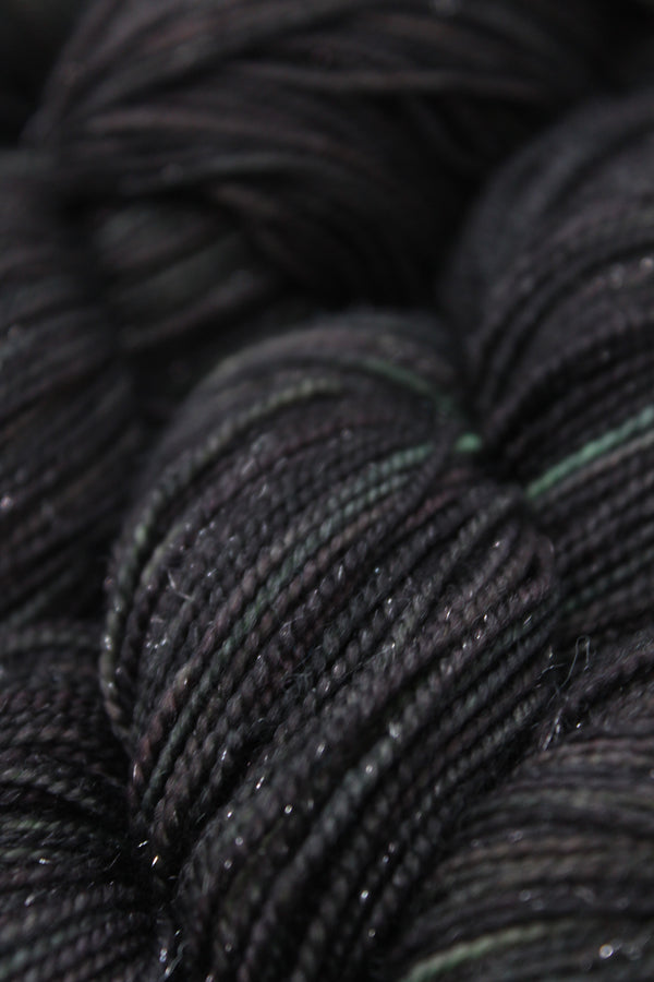 Sacarb - Legendry Tails - Shimmer 4ply