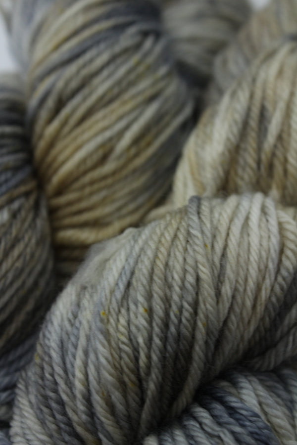 Beige Mum - Entangled Art DK