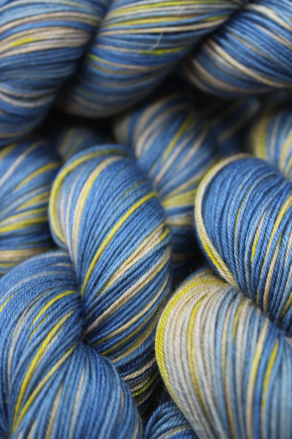 Simpson Skies - Camel/Silk 4ply